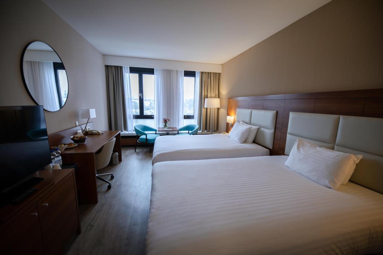 Crowne Plaza By Ihg Hotel