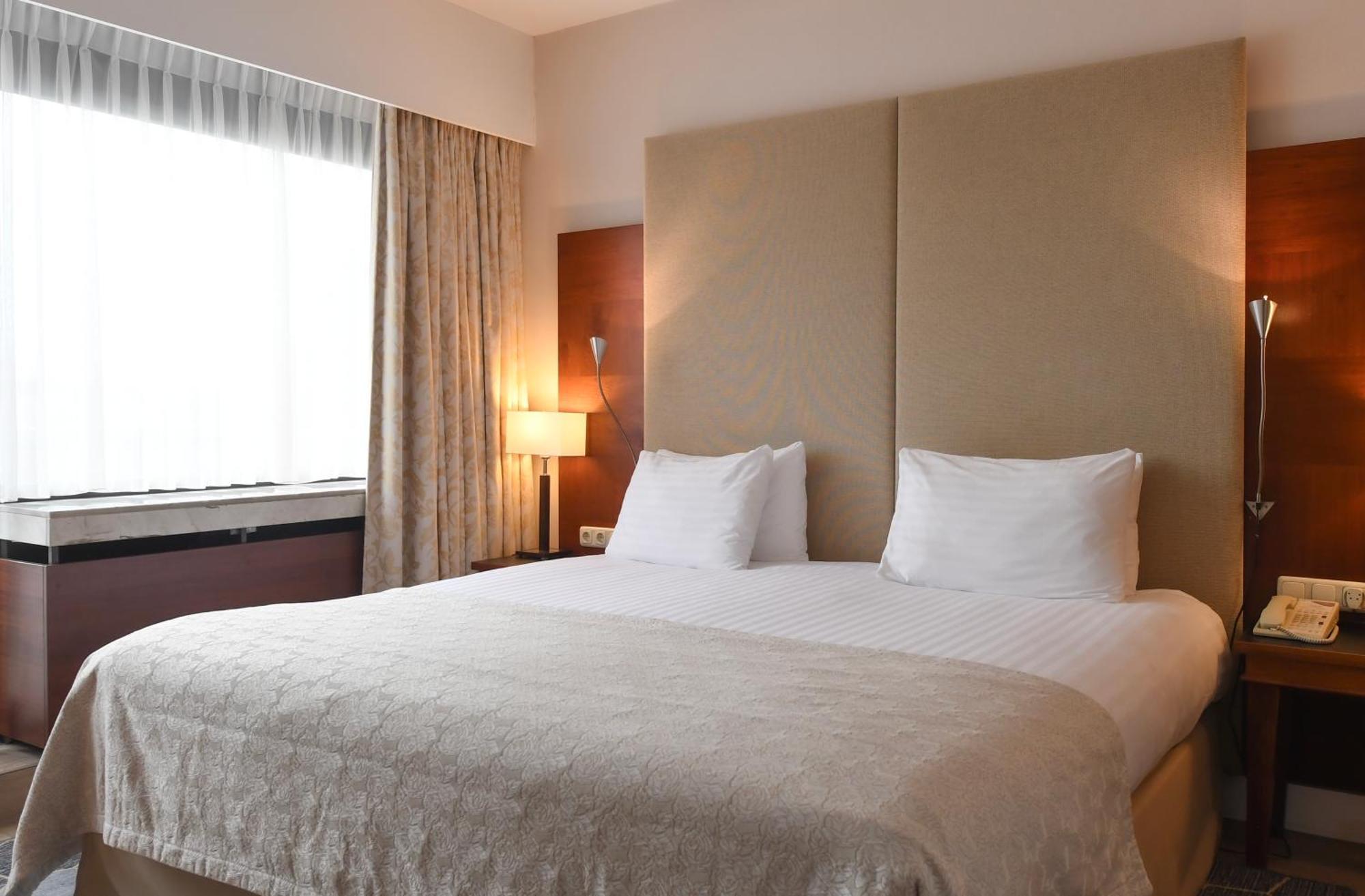 Crowne Plaza By Ihg Hotel