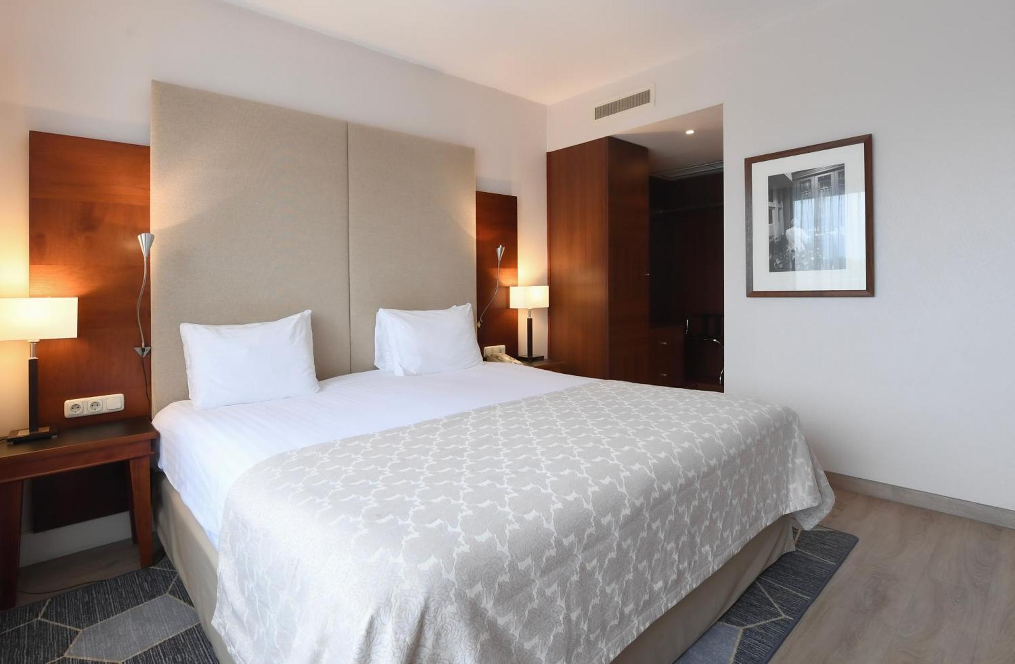 Hotel Crowne Plaza By Ihg 4*