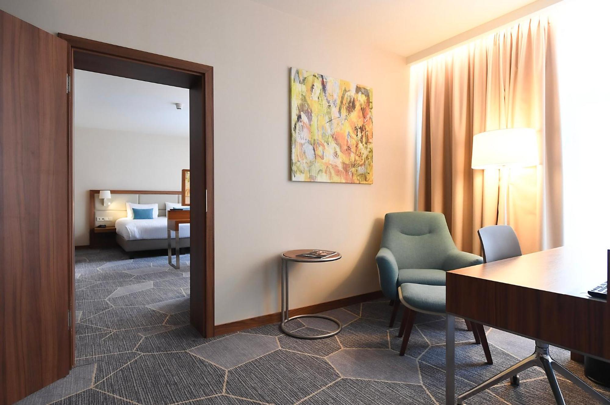 Crowne Plaza By Ihg Hotel 4*