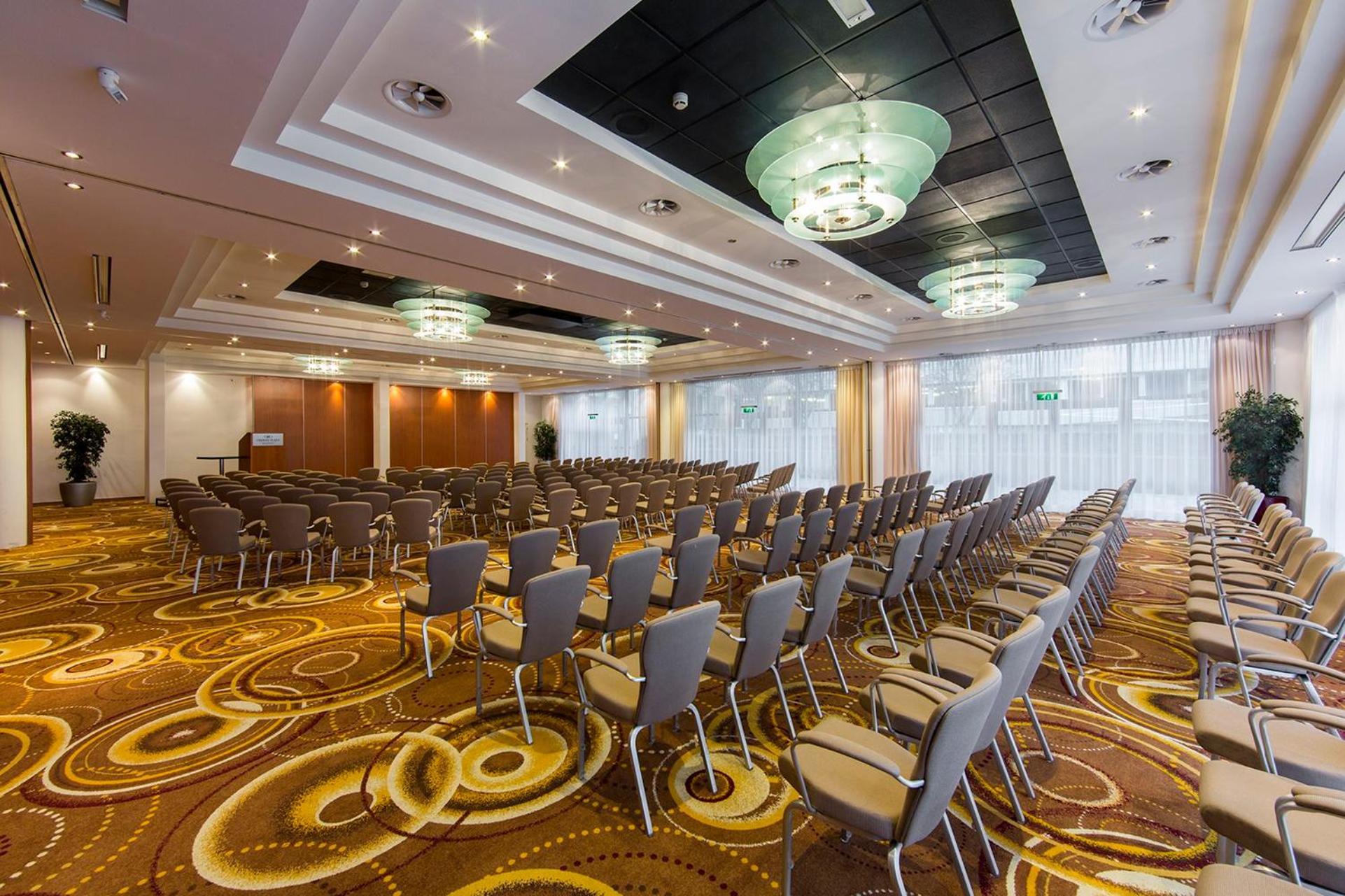 Hotel Crowne Plaza By Ihg 4*