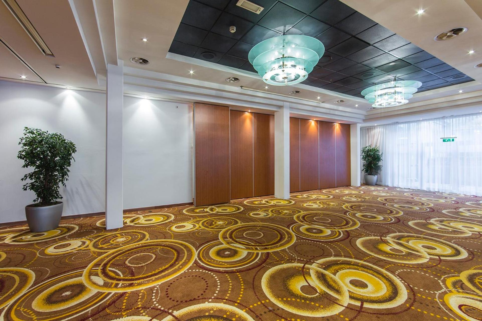 Crowne Plaza By Ihg