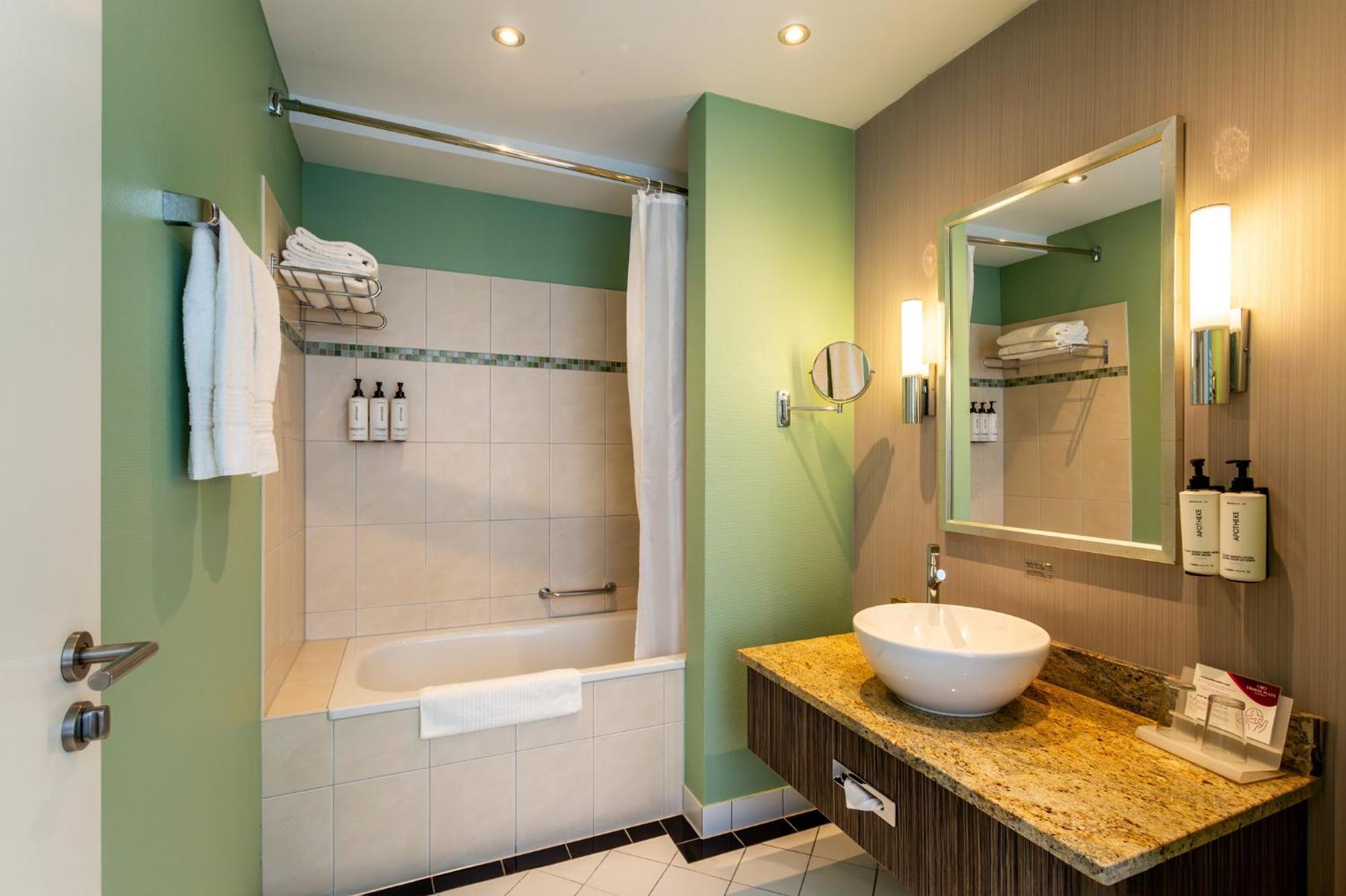 Crowne Plaza By Ihg 4*