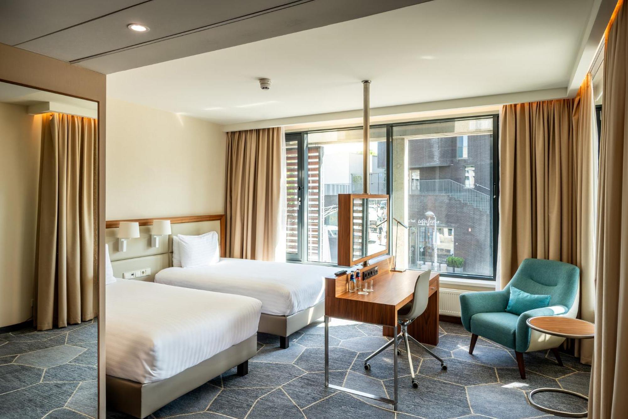 Crowne Plaza By Ihg Hotel 4*