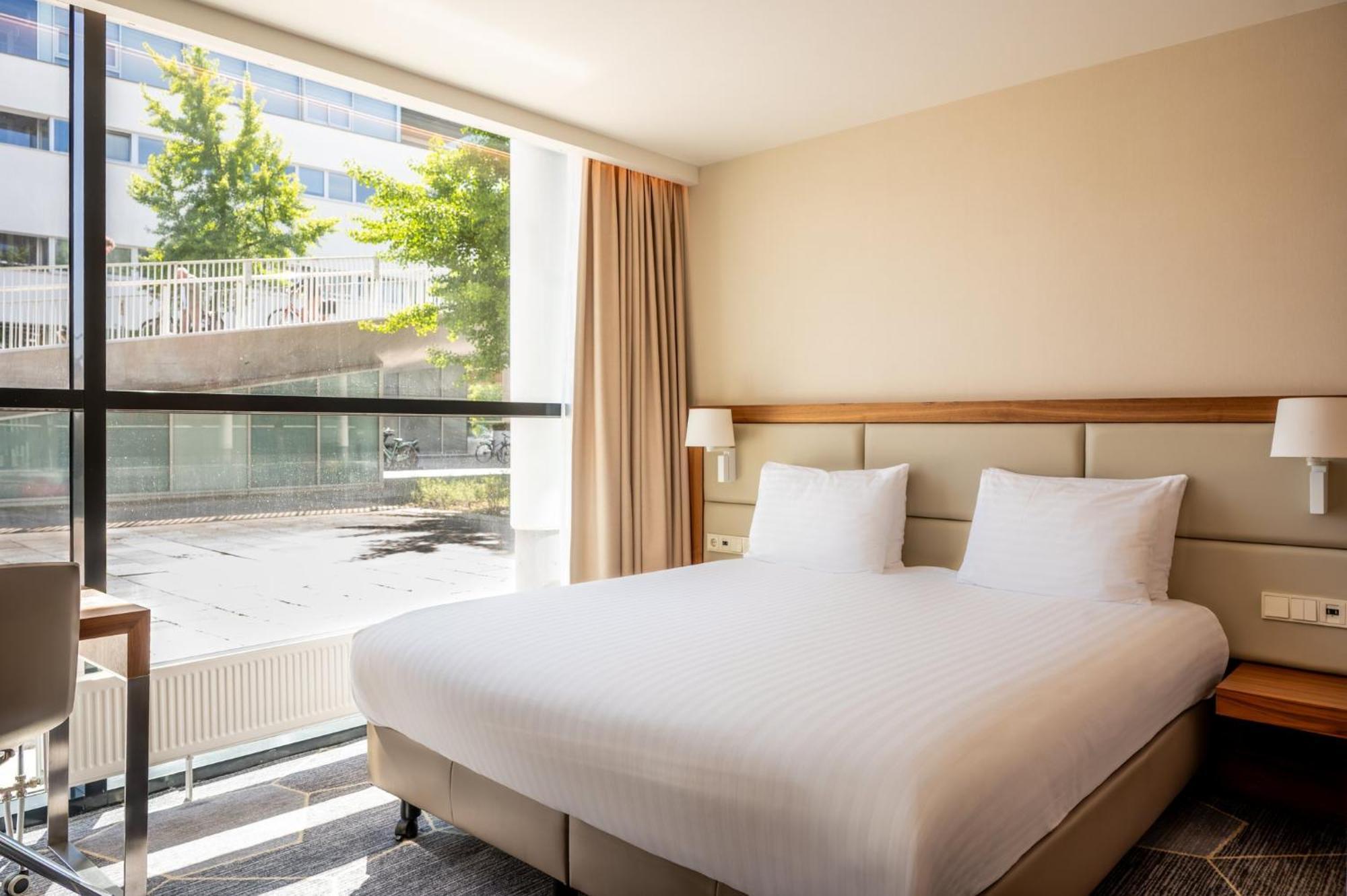 Crowne Plaza By Ihg 4*