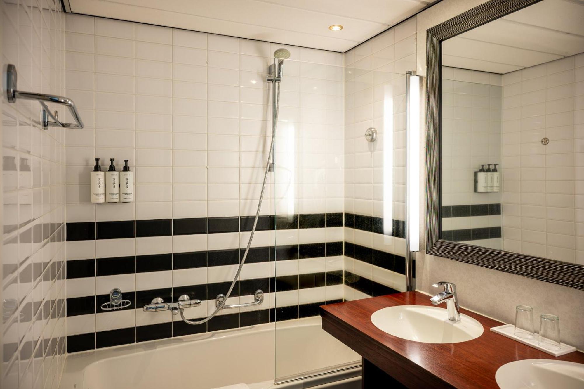Crowne Plaza By Ihg Hotel 4*