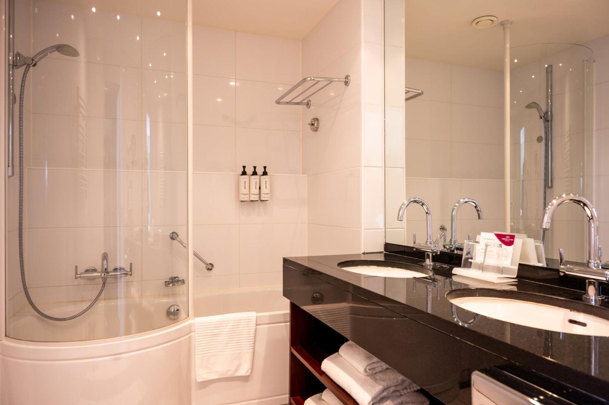 Crowne Plaza By Ihg Hotel 4*
