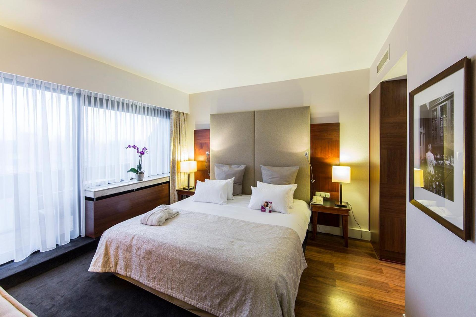 Crowne Plaza By Ihg 4*