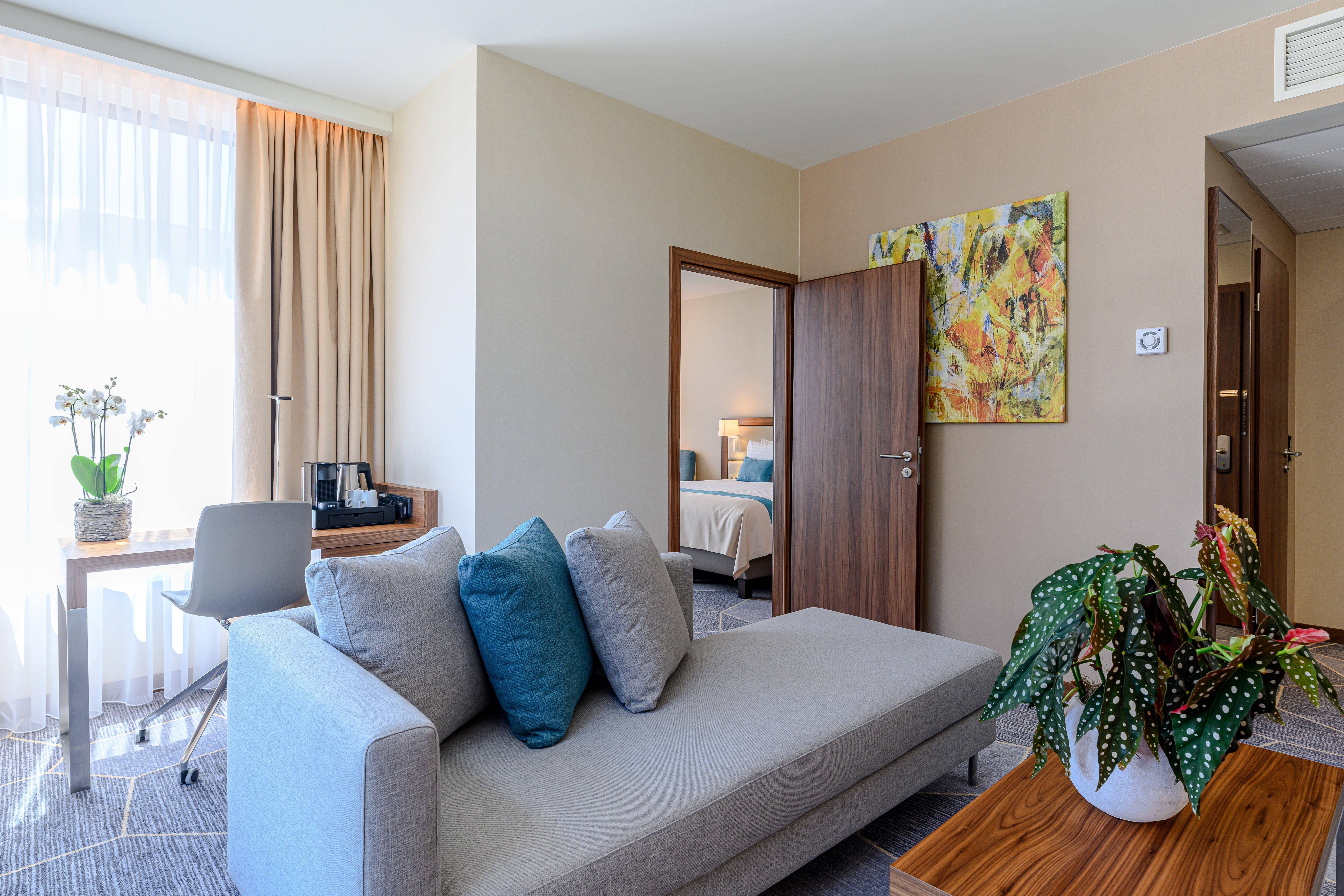 Crowne Plaza By Ihg 4*