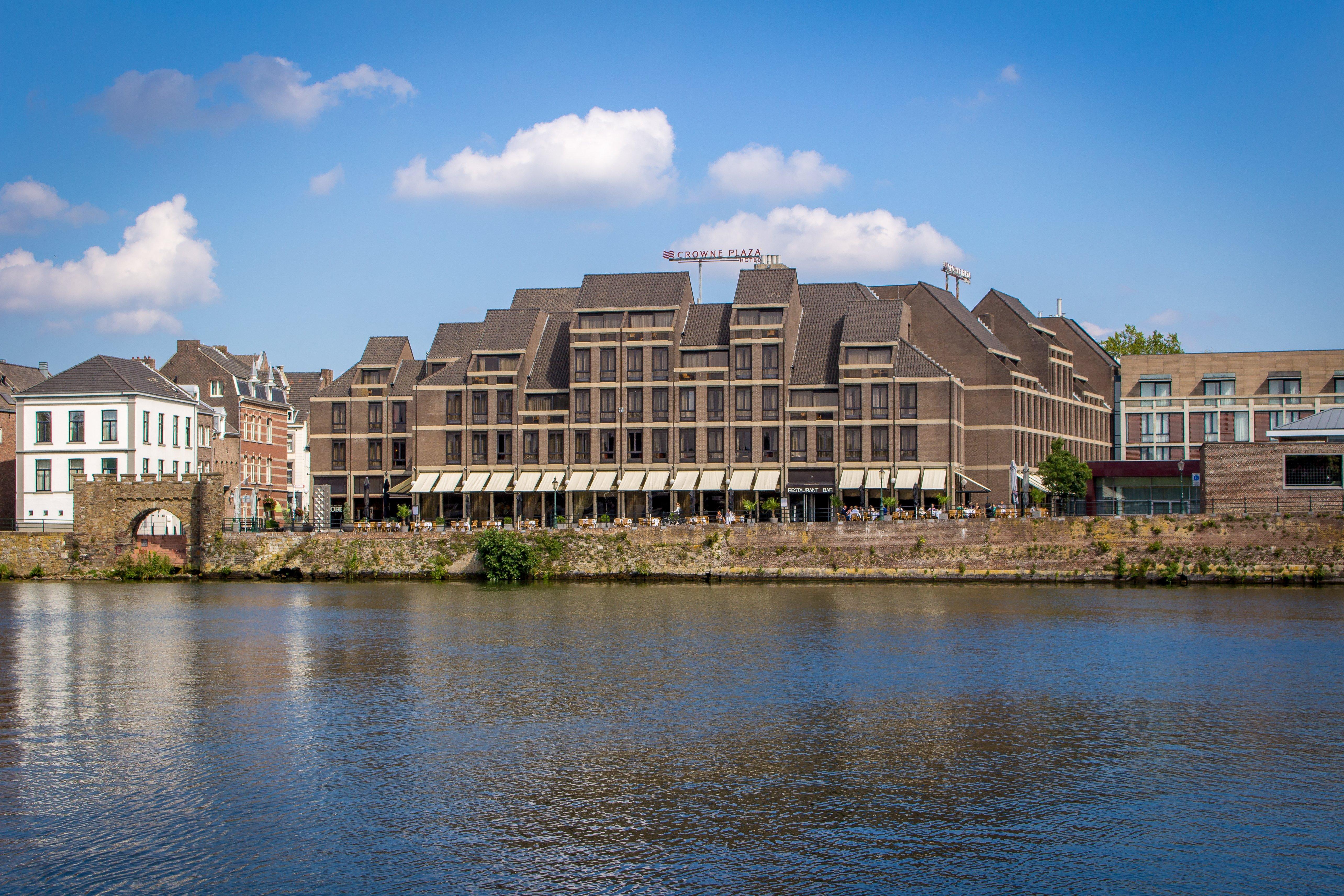 Crowne Plaza By Ihg Hotel 4*