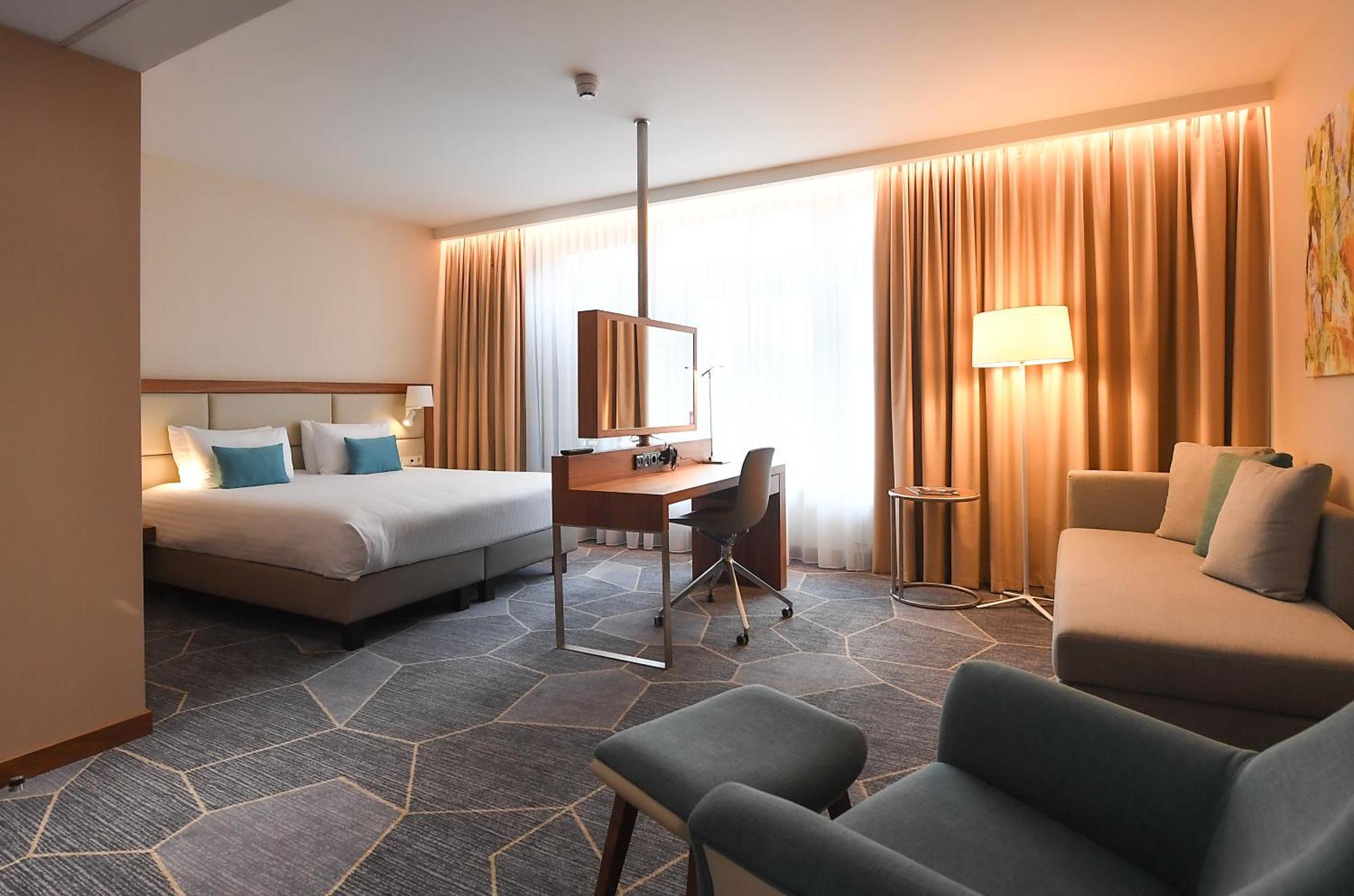 Crowne Plaza By Ihg Hotel