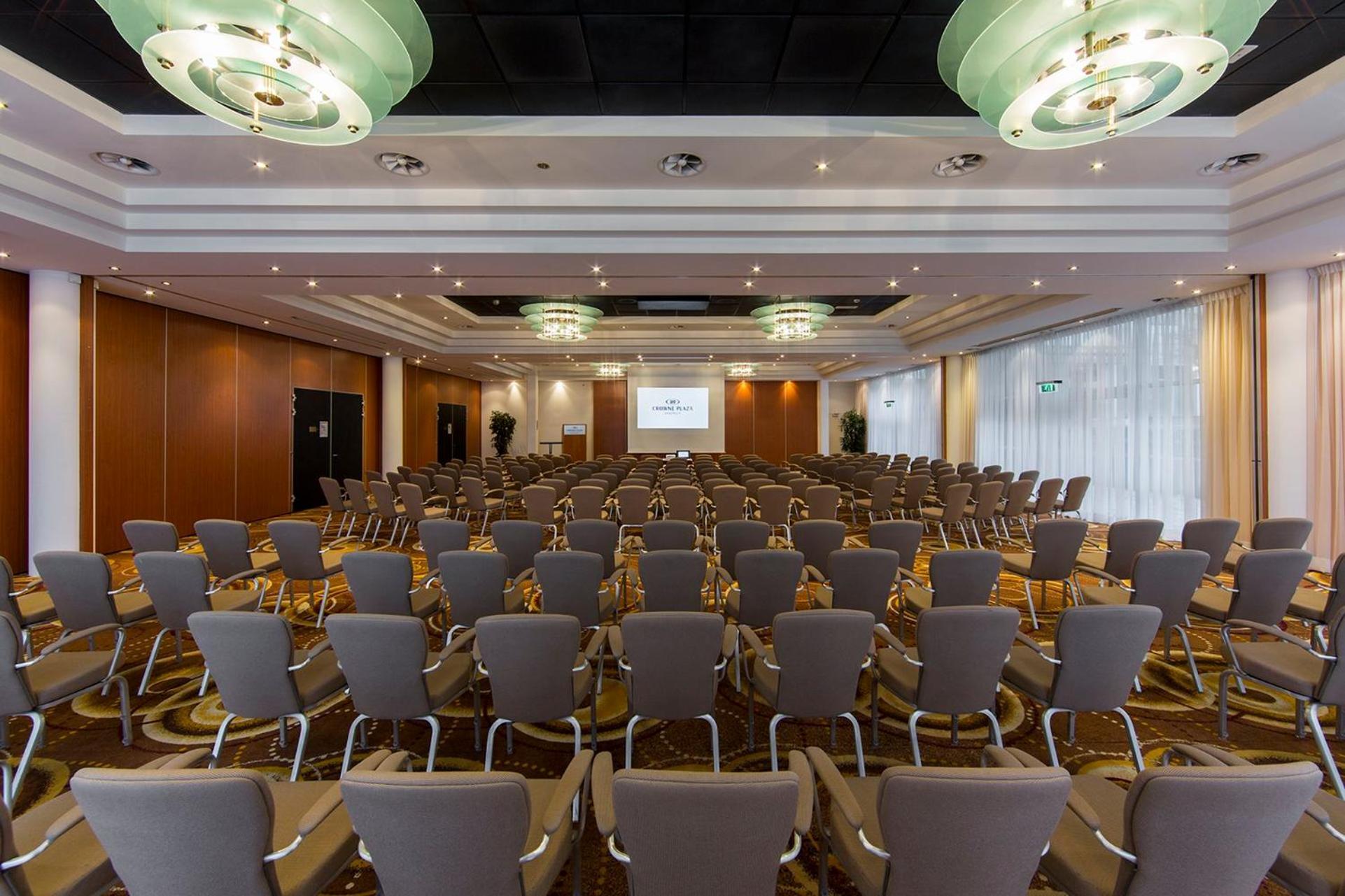 Crowne Plaza By Ihg