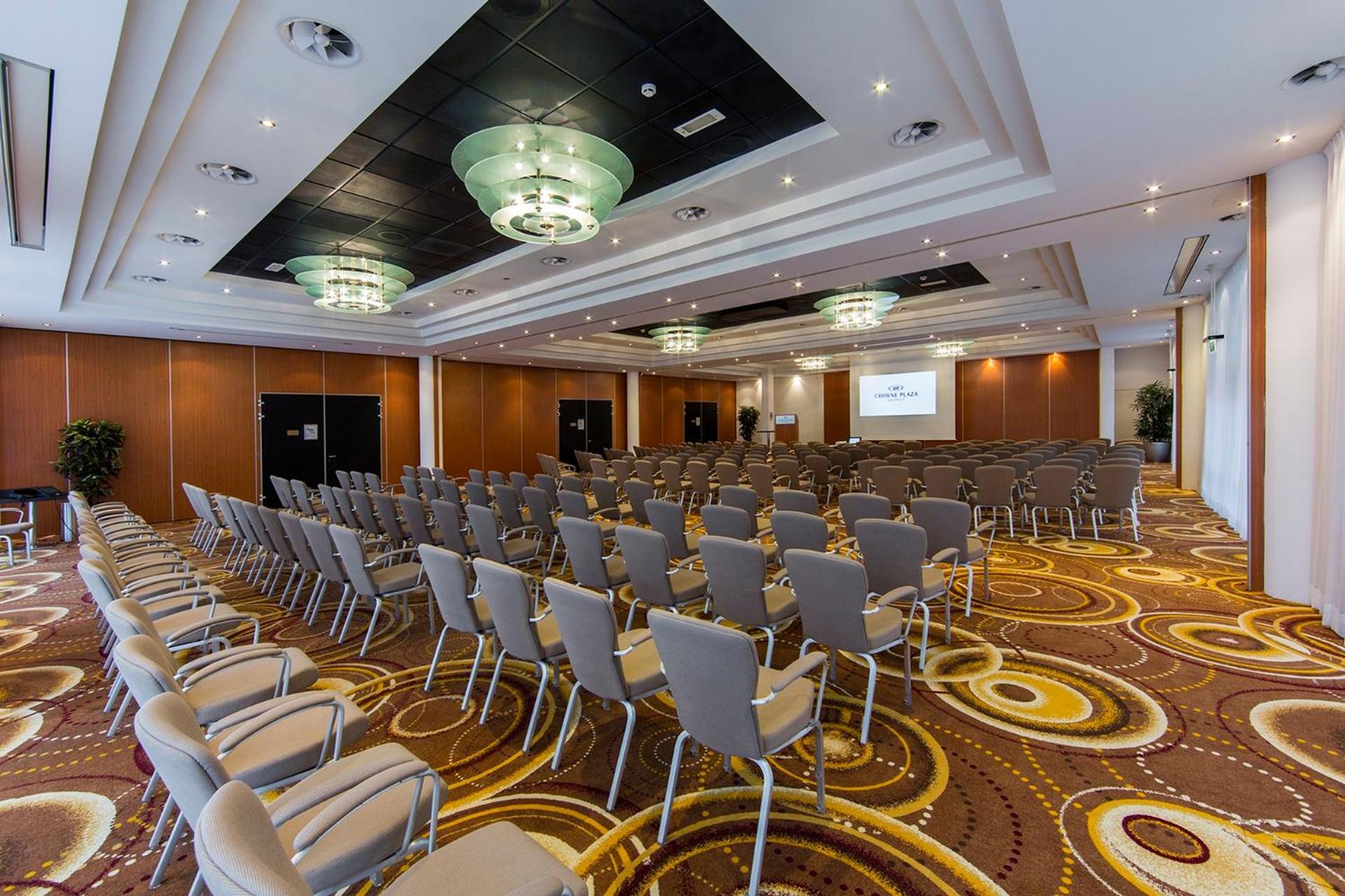 Crowne Plaza By Ihg Hotel 4*