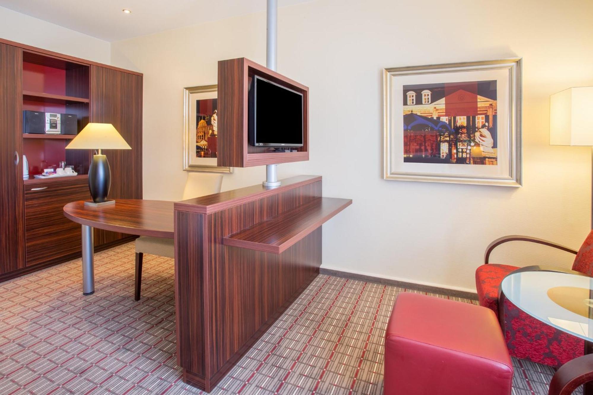 Crowne Plaza By Ihg 4*