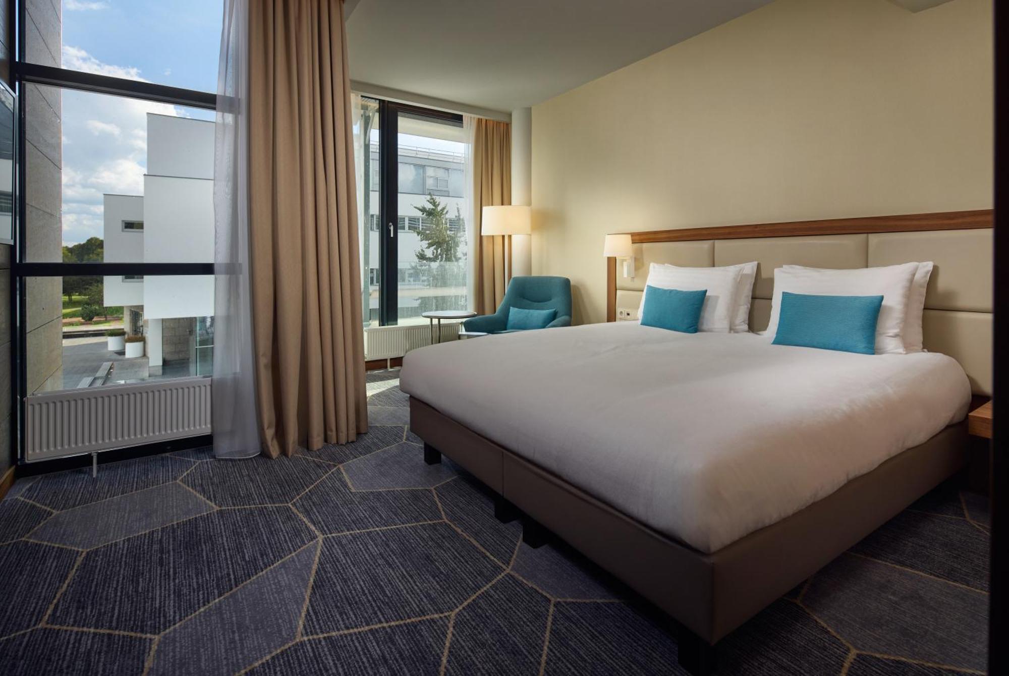 Crowne Plaza By Ihg Hotel 4*